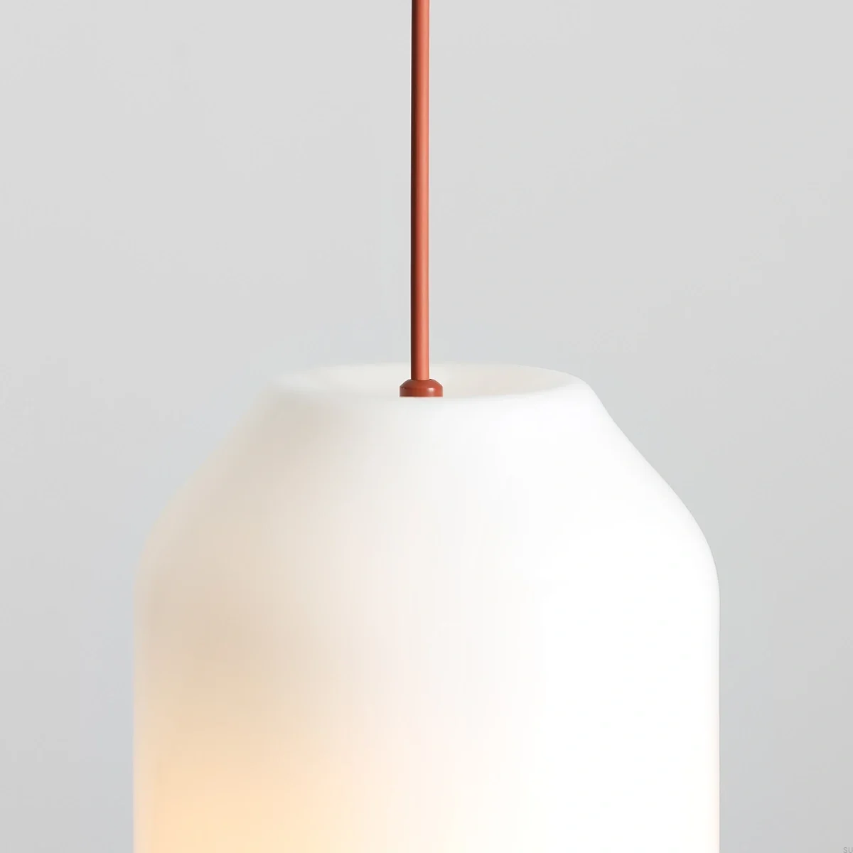 8500G24_M--Lampa-wisząca-Flask-M-Szklana-Mleczna-z-Terakotowym-Przewodem-Artera-Skandynawskie-Uchwyty