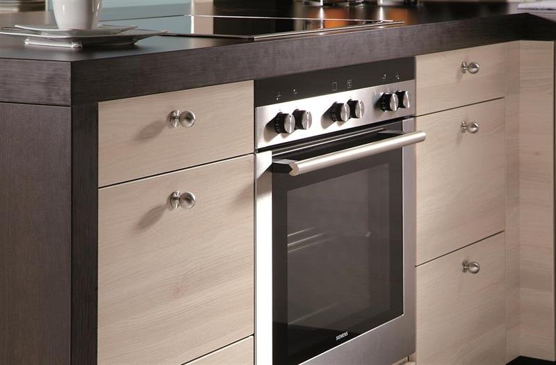 Zdjecie galki z podstawka srebrnej 1628 na meblu