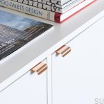 Ukazanie uchwytu na meblu