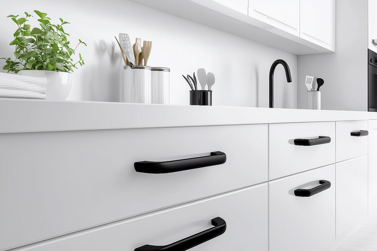 Klasyczne i nowoczesne uchwyty do mebli z Leroy Merlin – Jak dopasować je do stylu wnętrza?